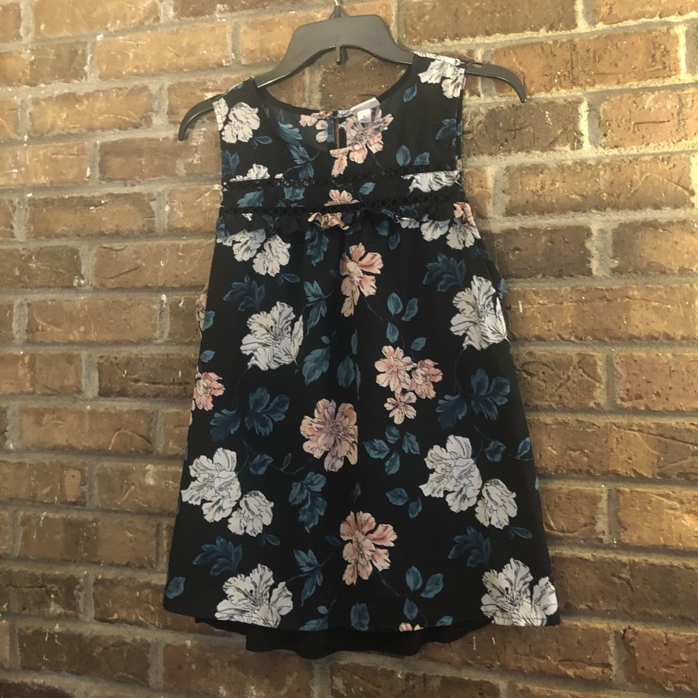 Black Floral Top. Large.